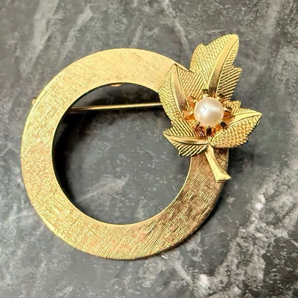 Vintage Brooch Lot (8) - Picture 16 of 16